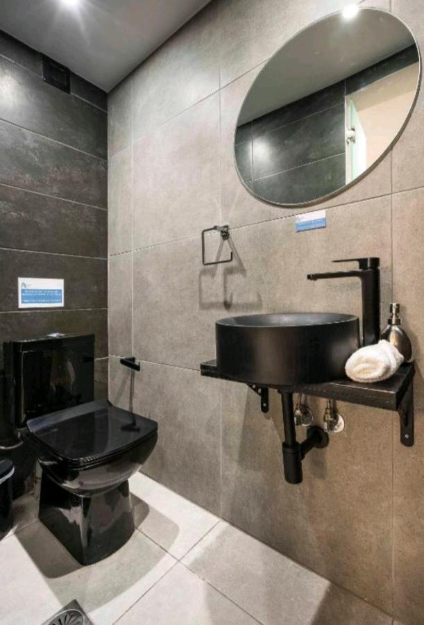 Romantic Jacuzzi Apartment Athén Kültér fotó