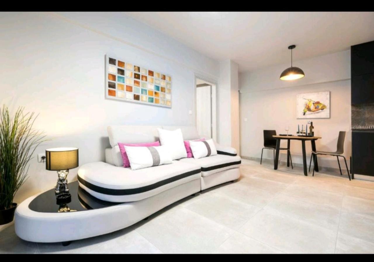 Romantic Jacuzzi Apartment Athén Kültér fotó
