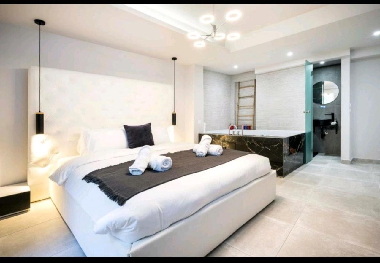 Romantic Jacuzzi Apartment Athén Kültér fotó