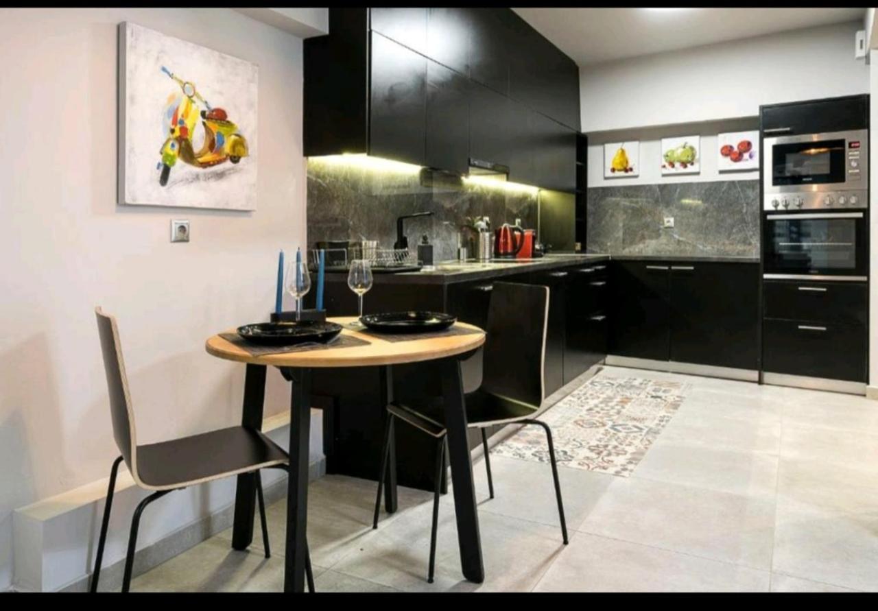 Romantic Jacuzzi Apartment Athén Kültér fotó