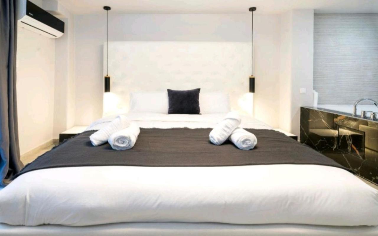 Romantic Jacuzzi Apartment Athén Kültér fotó