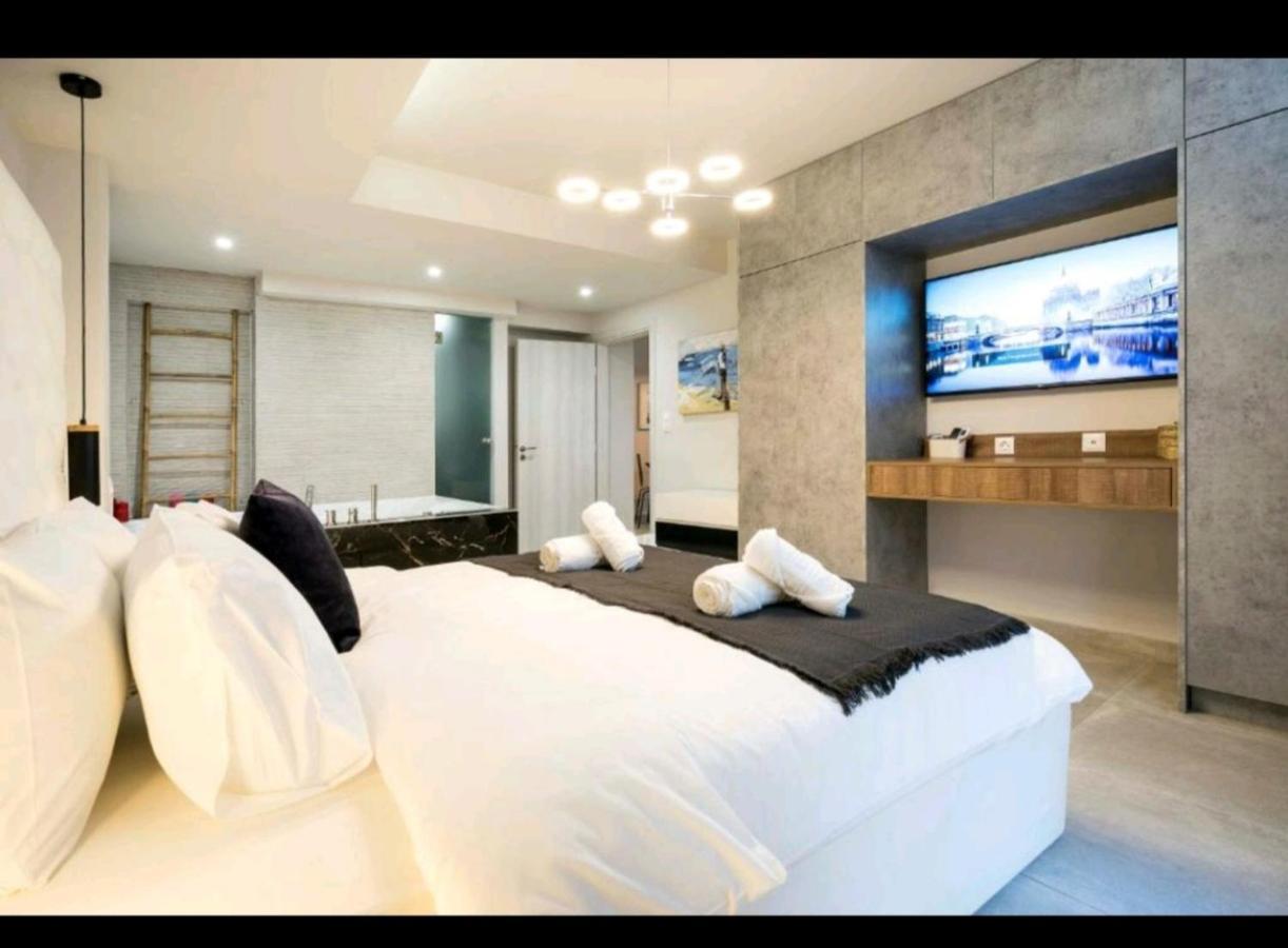 Romantic Jacuzzi Apartment Athén Kültér fotó