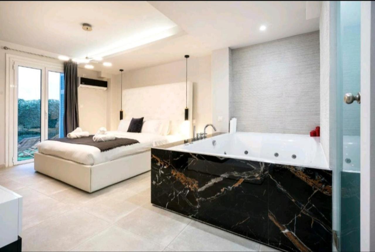 Romantic Jacuzzi Apartment Athén Kültér fotó